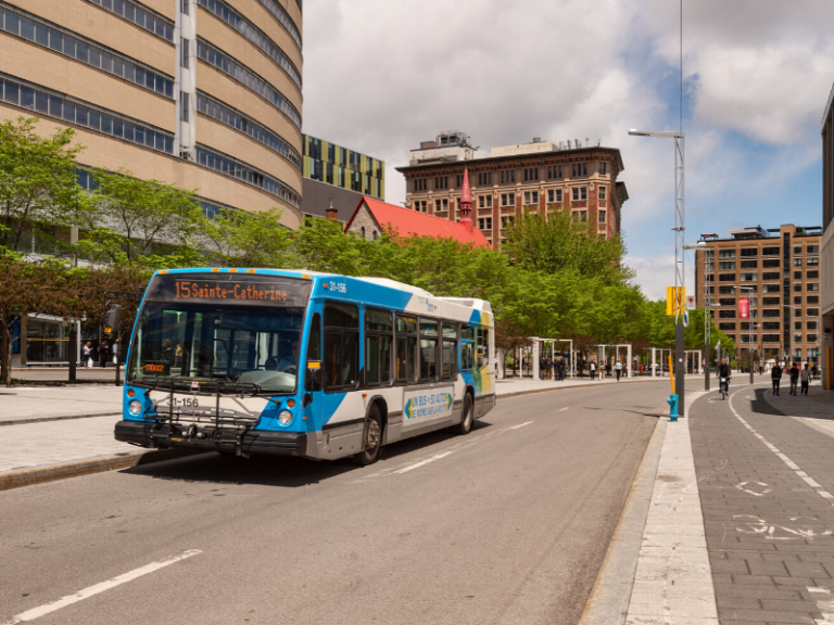 Autobus de la Société de transport de Montréal